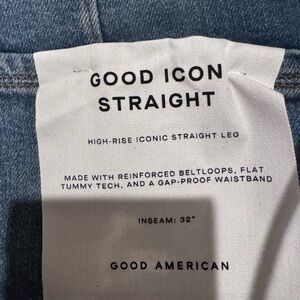 Good American  good icon straight Jeans in Light Blue Denim size 6/28